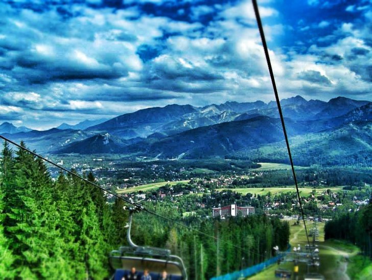 Zwiedzamy Zakopane. Zakopane to miasto i gmina w województwie małopolskim. Jest siedzibą tatrzańskiego powiatu.